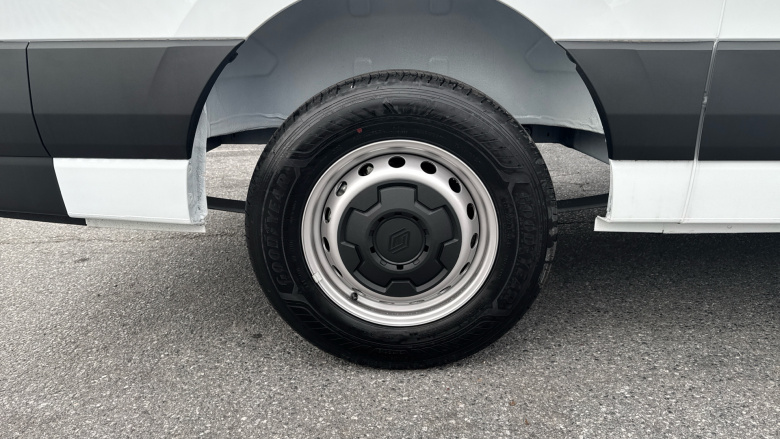 Renault Master Mwb Diesel Fwd MM35 Blue dCi 130 Advance Medium Roof Van